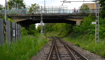 Mimoriadna udalosť vo Vrútkach. Vlaky sa stretli oproti sebe, od zrážky ich delilo pár metrov