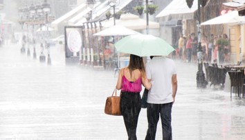Pripravte sa na počasie cez víkend, v týchto okresoch si zoberte dáždnik. Pondelok bude tropický