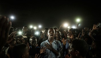 FOTOGALÉRIA: Záber recitujúceho sudánskeho demonštranta je fotografiou roka