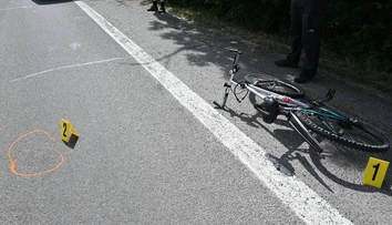Kuriózna nehoda pri Liptovskom Mikuláši. Opitý cyklista spadol na autobus