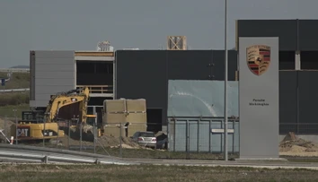 Miliardovú investíciu na Považí brzdia povoľovacie procesy. Porsche myslelo aj na študentov