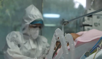 Už nemáme voľné pľúcne ventilácie. Podľa premiéra sú nemocnice pred kolapsom