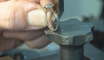 Puncovanie šperkov je v ohrození. „Sulíkovo kilečko“ ho navrhuje zrušiť