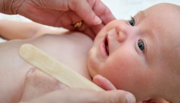 Nemeckom otriasol šokujúci prípad. Žena mala svojho novorodenca odhodiť do smetného koša