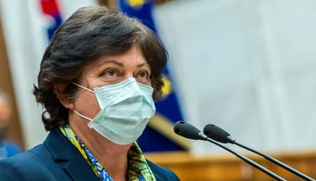 Osobnosti vyzývajú parlament a vládu, aby sa postavili za ombudsmanku Patakyovú