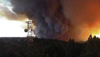 VIDEO: Ohnivé tornádo. Kamera zachytila pri požiari v Kalifornii vzácny úkaz