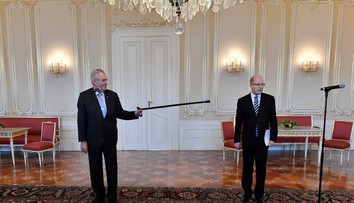 Zeman opäť perlil. Vulgárne sa vyjadril na adresu premiéra Sobotku