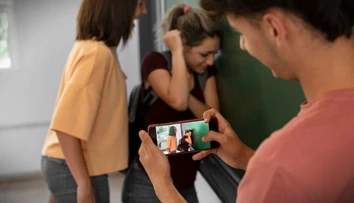 Ponižujúca, fyzická či virtuálna. Šikana u mladých má veľa podôb, žiaci ani učitelia o nej často hovoriť nechcú