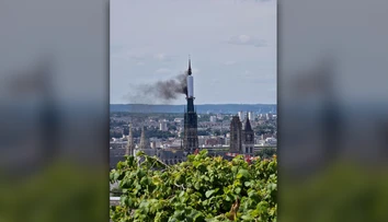 VIDEO: Horela jedna z najkrajších francúzskych katedrál. Požiar vypukol počas renovácie