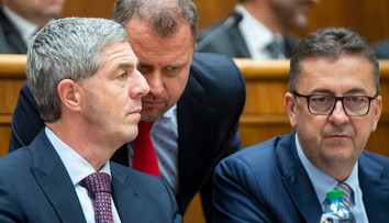 Most-Híd vraj podporí odvolanie Glváča, podľa Čaputovej by mal odísť sám