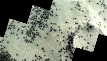 Vesmírna sonda odfotila na Marse záhadné útvary, ktoré pripomínajú húf obrovských pavúkov