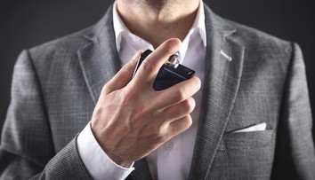 Toaletná voda svetoznámeho módneho návrhára má veľký problém. Môže znížiť plodnosť a podráždiť pokožku