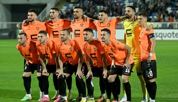 Ich štadión ani nespĺňa kritériá, no majú na lopate slávny klub. V Kosove vypukla futbalová horúčka