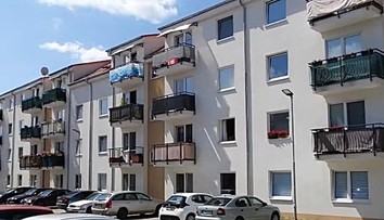 Bývajú v sociálnych bytoch, no za energie majú platiť ako podnikatelia. Vyrubili im devastačné nedoplatky