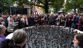 Nórsko si pripomína desiate výročie teroristických útokov, pri ktorých zahynulo 77 ľudí