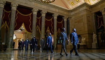 Proces impeachmentu s Trumpom je v súlade s ústavou. Senátori odhlasovali jeho pokračovanie