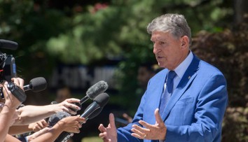Boj o Biely dom: Kandidatúru na prezidenta USA zvažuje senátor Joe Manchin