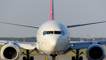 Takmer 200 ľudí vrátane detí uviazlo v rozpálenom lietadle. Zlyhala klimatizácia, na palube bolo 50 °C