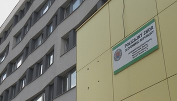 Vo Vranove špehovali policajnú funkcionárku. Zariadenie objavil jej kolega