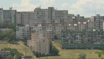 Úroky z hypoték sú už také vysoké, že stláčajú ceny samotných nehnuteľností