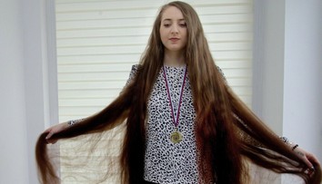 Najdlhšie vlasy Slovenska má mladé dievča z Prievidze. Zapísali ju do knihy rekordov