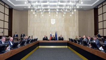 Poslanci zarobia v hrubom viac ako premiér. Podľa odborníkov ministri zarábajú neprimerane málo