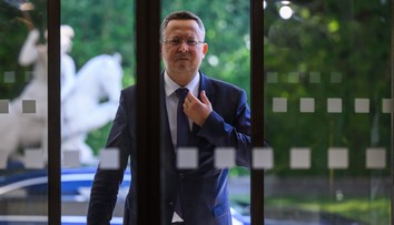 Vláda odmieta protesty proti transakčnej dani. Odbory varujú, že spomalí platy v celej ekonomike