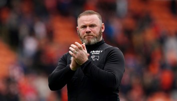 Vráti klub do Premier League? Rooney na novej trénerskej adrese