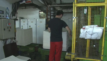 Nemali na výplaty a hrozil im krach. Firma vo Vranove nad Topľou vďaka investorovi opäť spustila výrobu