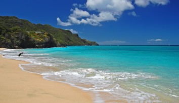 Dovolenka v exotike sa skončila tragicky. Žena chcela zachrániť manžela, našli ich mŕtvych na pláži