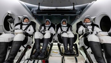 Astronauti sa po piatich mesiacoch vrátili z ISS na Zem