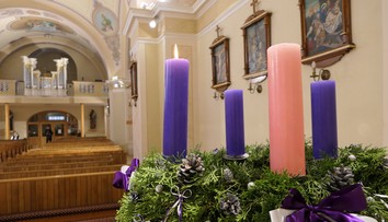 Bohoslužby cez advent zakázali. Predstaviteľom cirkví sa to nepáči, zhoda nie je ani v koalícii