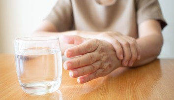 Prichádza náhle. Mozgovej príhode môže predchádzať aj malá mŕtvica. Toto sú jej príznaky