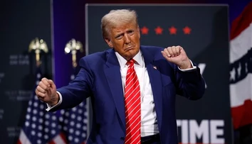 Trump namiesto debaty tancoval. V dave omdleli ľudia, exprezident požiadal pustiť skladbu Ave Maria