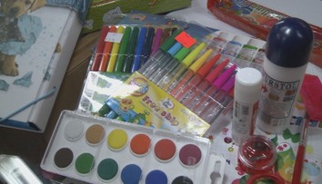 Rodičia dostali zoznam pomôcok pre prvákov. Posvietili sme si na ceny