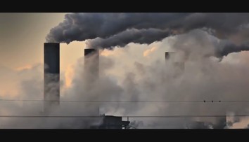 Najväčší znečisťovatelia ovzdušia dostanú štedré dotácie. Vláda im odklepla stámilióny na zelené investície