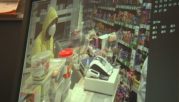 Peniaze ho nezaujímali. Muž (29) prepadol v Trebišove večierku, následne sa sám udal na polícii