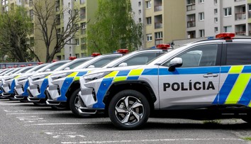 Desiatky policajtov zasahovali v obci Jelenec. Akcia mala súvisieť s detskou pornografiou a drogami