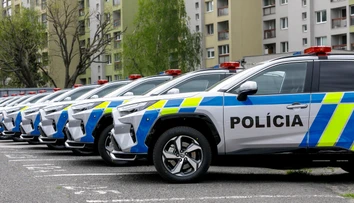 Desiatky policajtov zasahovali v obci Jelenec. Akcia mala súvisieť s detskou pornografiou a drogami