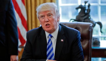 Trump: Parížsky útok pomôže vo voľbách Le Penovej
