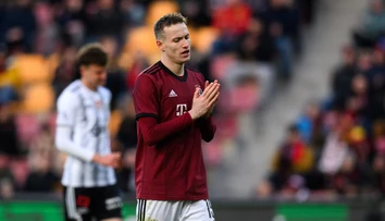 Keď priznal homosexualitu, svet mu tlieskal. Teraz šoféroval bez preukazu a odmietol test na drogy