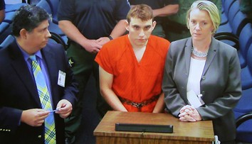 Cruz za šesť minút postrieľal deti, potom išiel na drink