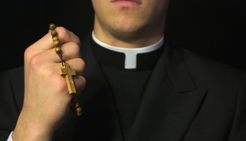 Poľsko zverejnilo zoznam pedofilov. Chýbajú v ňom kňazi, ktorí zneužívali deti