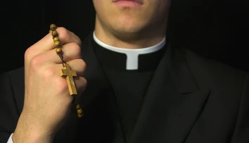 Poľsko zverejnilo zoznam pedofilov. Chýbajú v ňom kňazi, ktorí zneužívali deti