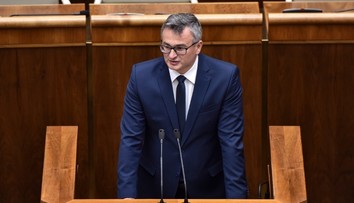 Predseda Ústavného súdu prvýkrát vystúpil verejne a vyzval poslancov, aby zvolili kandidátov