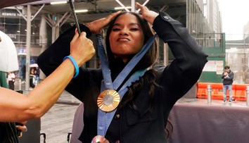 Pôvodne ju vyhrala Rumunka, potom ju dali Američanke. Tá teraz musí medailu vrátiť