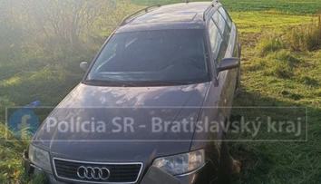 Polícia pátra po svedkoch nočnej nehody. Z miesta mohli ujsť zlodeji bankomatu z Ivanky pri Dunaji