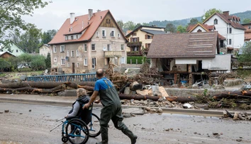 FOTO: Nemajú sa kam vrátiť. Poľský novinár ukázal, ako vyzerá ich dom a mesto po ničivých záplavách