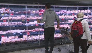Obchody zaplavujú lacné kurence z Ukrajiny. Veterinári hovoria o zavádzaní spotrebiteľov