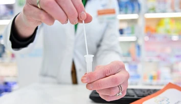 Nielen bolesť hrdla, kašeľ či únava. Covid-19 sa prejavuje novými symptómami